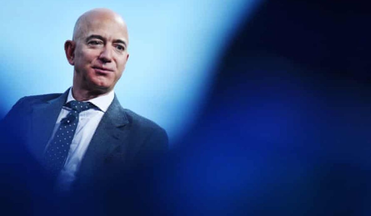 Bezos' $2bn offer to get back in race to the Moon